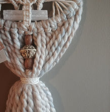 Load image into Gallery viewer, Winter Cozy Selenite Macrame